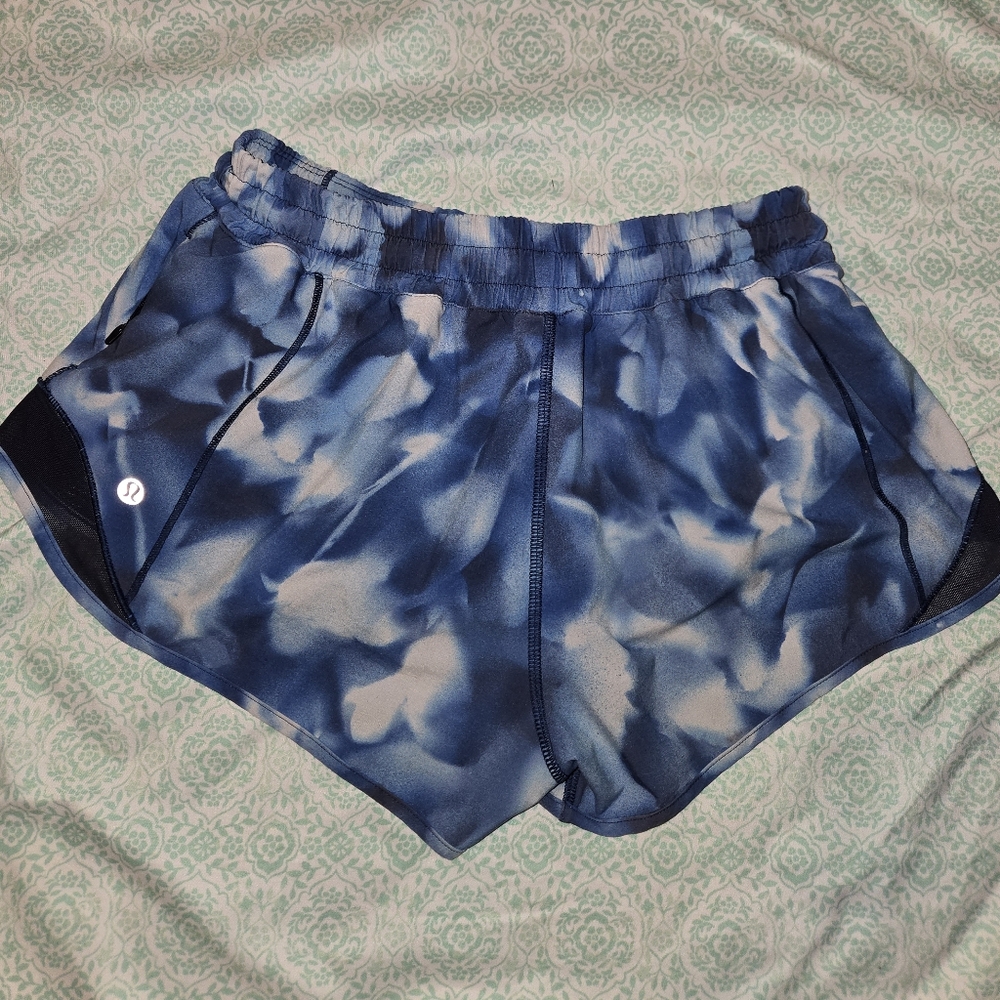 Lululemon Athletica Blue Tie-Dye Athletic Shorts Size 6 Low Rise 2.5"